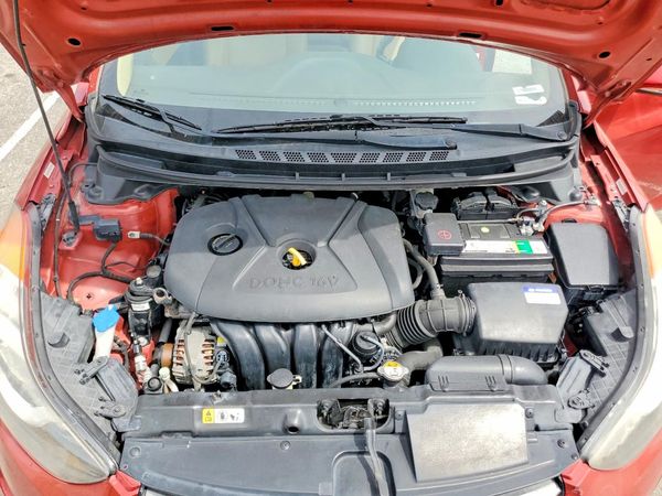2012 HYUNDAI ELANTRA