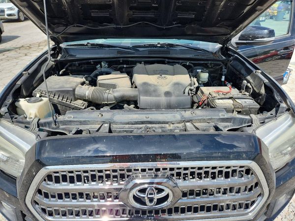 2017 TOYOTA TACOMA
