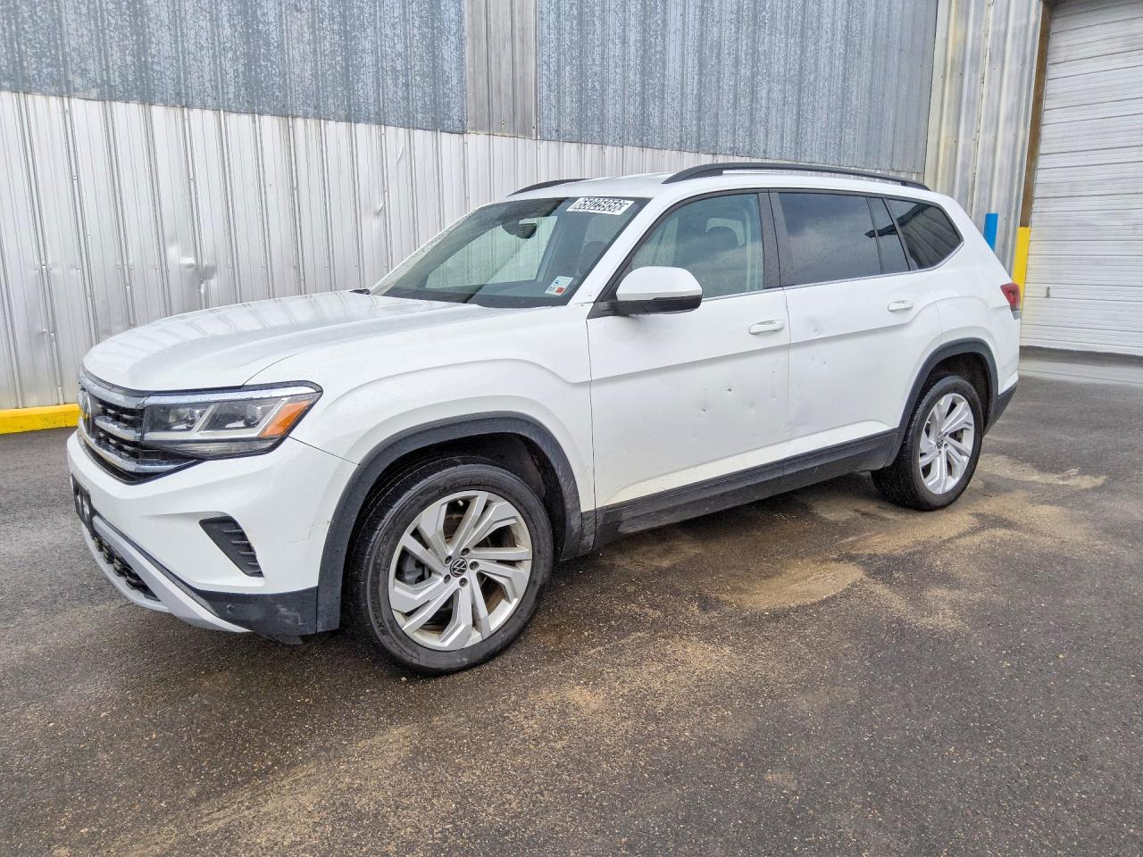 2021 VOLKSWAGEN ATLAS SE w/ Tech — Front 3/4