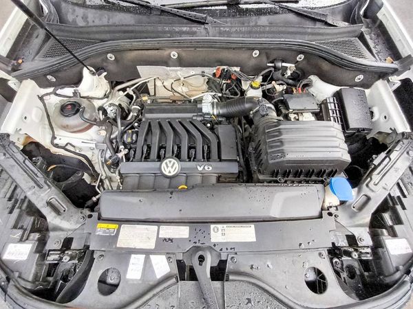2021 VOLKSWAGEN ATLAS SE w/ Tech — Engine bay