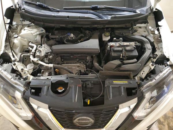 2020 NISSAN ROGUE — Engine bay