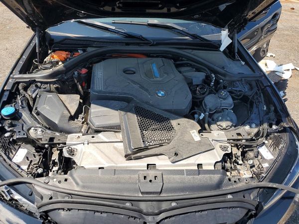 2024 BMW 3 SERIES — Engine bay