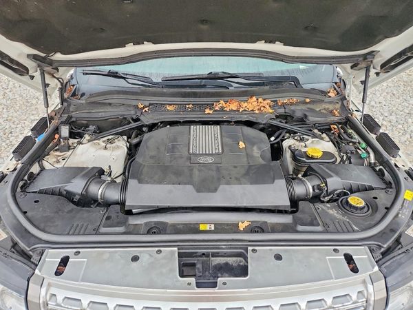 2015 LAND ROVER RANGEROVER Supercharged — Engine bay
