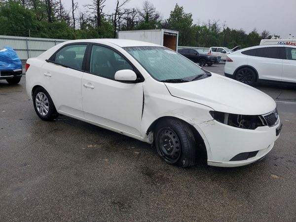 2013 KIA FORTE LX