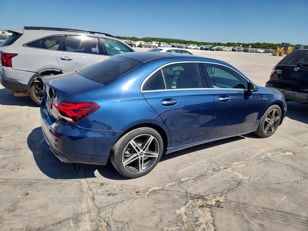 2022 MERCEDES-BENZ A A220