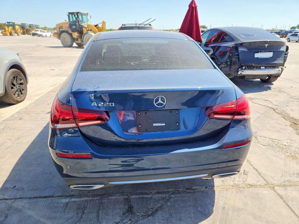 2022 MERCEDES-BENZ A A220