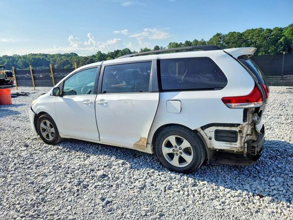 2014 TOYOTA SIENNA