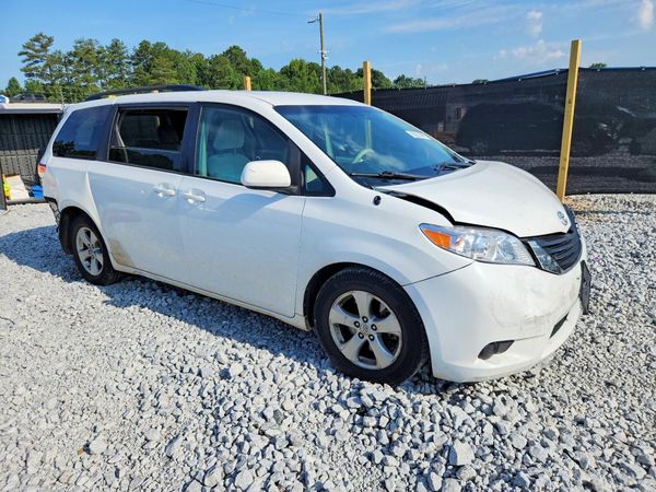 2014 TOYOTA SIENNA