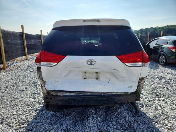 2014 TOYOTA SIENNA