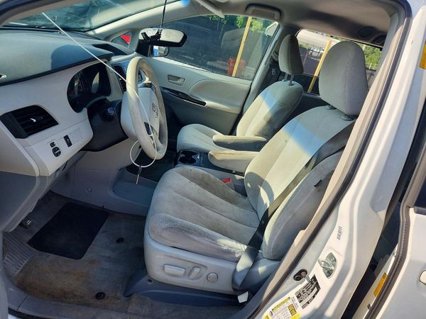 2014 TOYOTA SIENNA