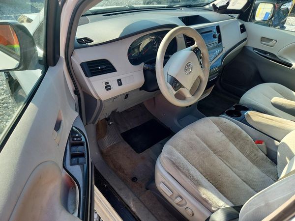 2014 TOYOTA SIENNA