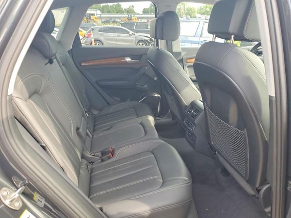 2024 AUDI Q5 quattro Premium