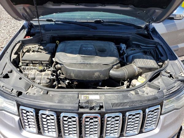 2018 JEEP GRAND CHEROKEE Summit — Engine bay