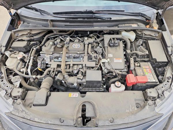 2021 TOYOTA COROLLA LE — Engine bay