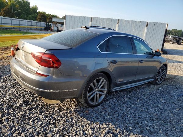 2017 VOLKSWAGEN PASSAT R-Line