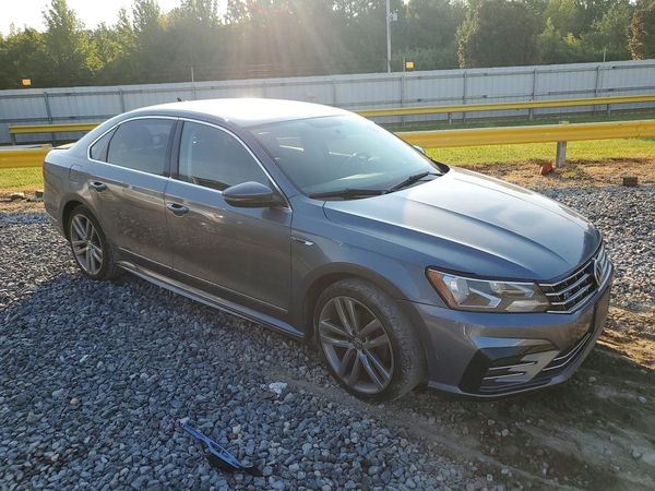 2017 VOLKSWAGEN PASSAT R-Line