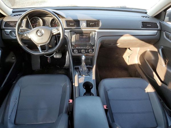 2017 VOLKSWAGEN PASSAT R-Line