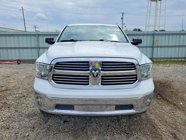 2014 RAM 1500 SLT CREW CAB 4X4