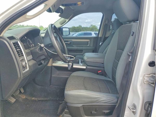 2014 RAM 1500 SLT CREW CAB 4X4