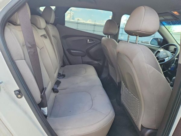 2015 HYUNDAI TUCSON GL (Middle-Low)