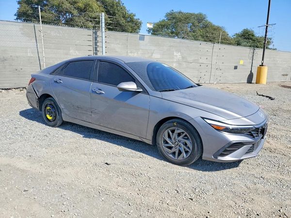2024 HYUNDAI ELANTRA