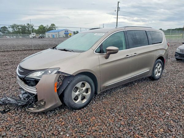 2017 CHRYSLER PACIFICA Touring L Plus
