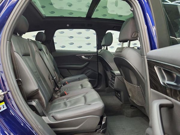 2021 AUDI Q7 quattro Premium Plus