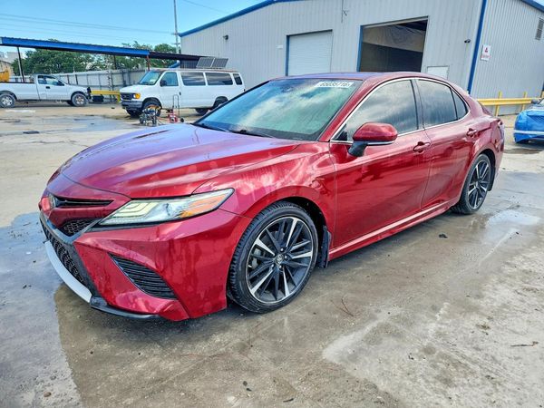 2018 TOYOTA CAMRY