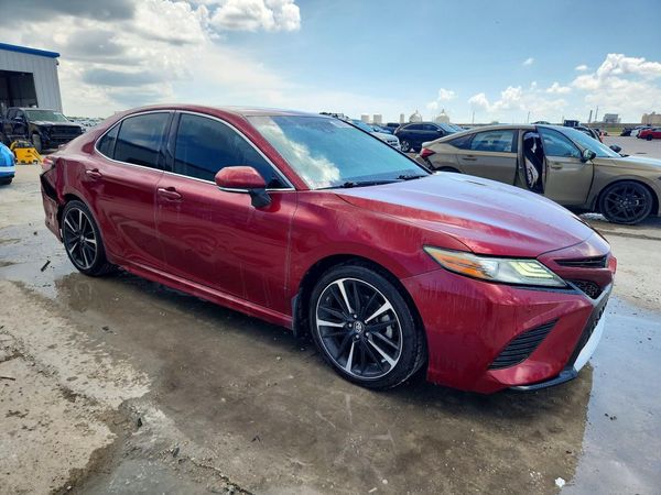 2018 TOYOTA CAMRY XSE