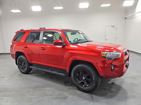 2024 TOYOTA 4RUNNER SR5 — Passenger 3/4