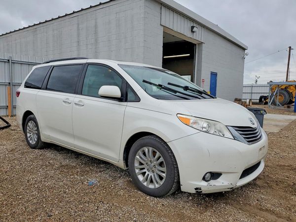 2017 TOYOTA SIENNA