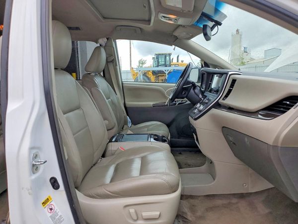 2017 TOYOTA SIENNA