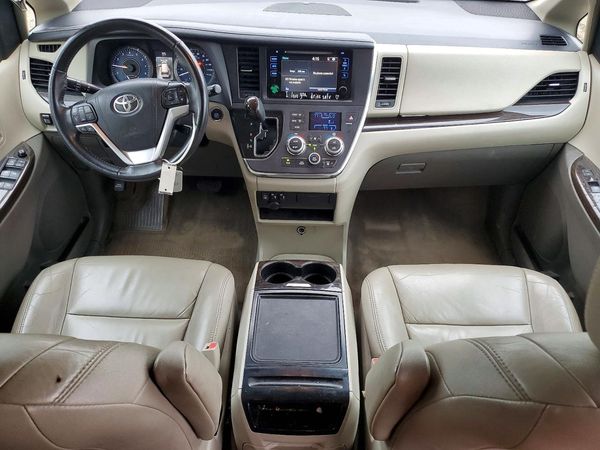 2017 TOYOTA SIENNA
