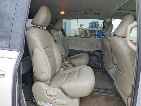 2017 TOYOTA SIENNA