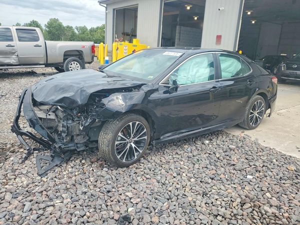 2020 TOYOTA CAMRY SE — Front 3/4