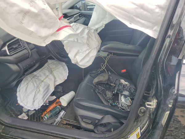 2020 TOYOTA CAMRY SE — DENT