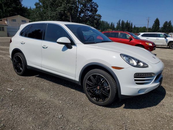 2014 PORSCHE CAYENNE