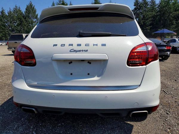 2014 PORSCHE CAYENNE