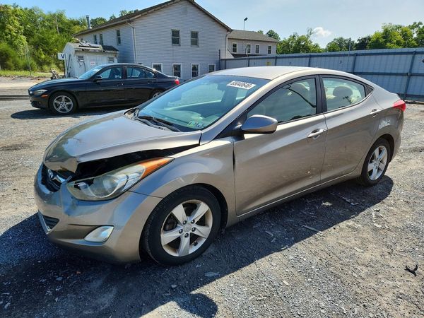 2013 HYUNDAI ELANTRA