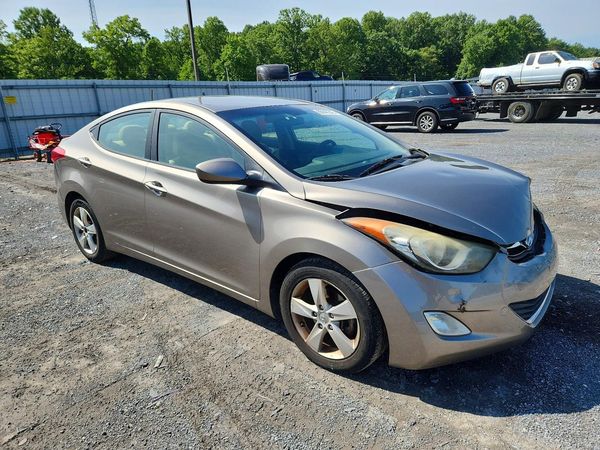 2013 HYUNDAI ELANTRA