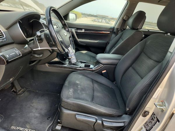 2014 KIA SORENTO Base/ LX