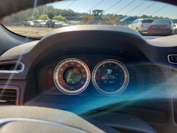 2012 VOLVO XC70