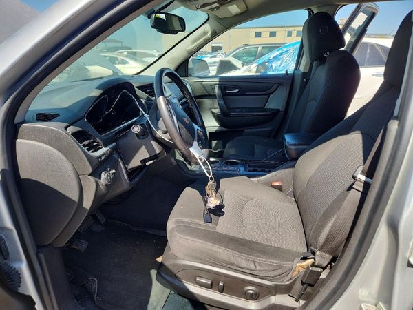 2016 CHEVROLET TRAVERSE 2LT — DENT