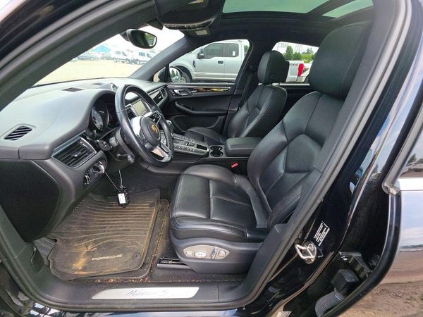 2015 PORSCHE MACAN