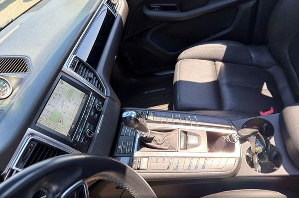 2015 PORSCHE MACAN