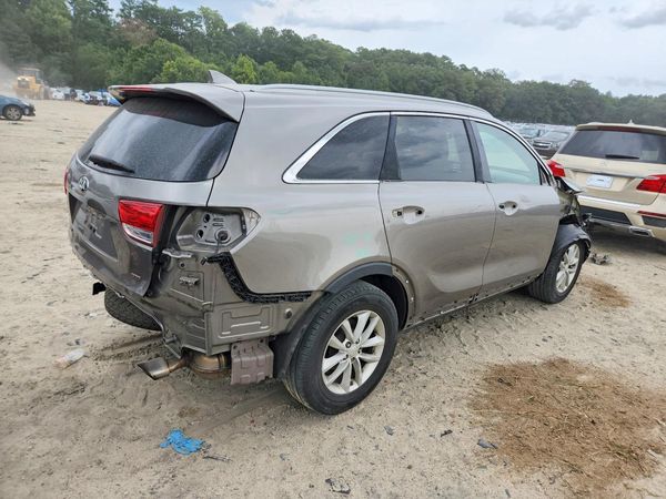 2016 KIA SORENTO L / LX