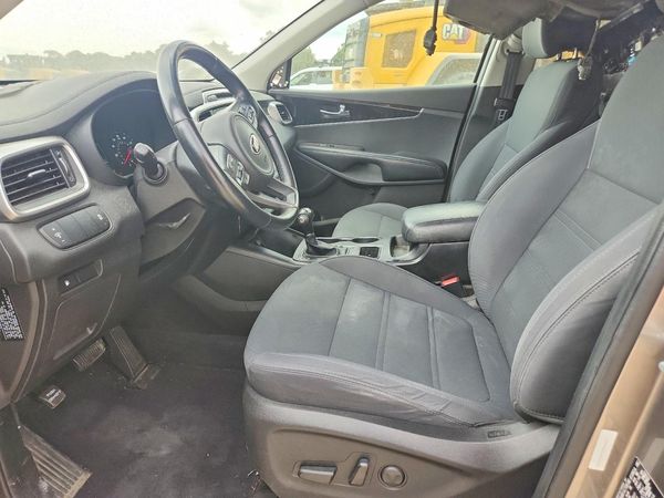 2016 KIA SORENTO L / LX