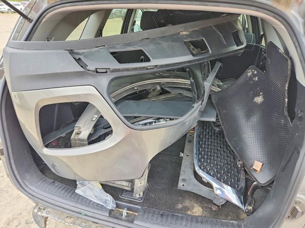 2016 KIA SORENTO L / LX