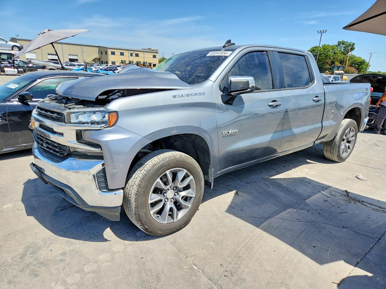 2019 CHEVROLET SILVERADO LT — Front 3/4