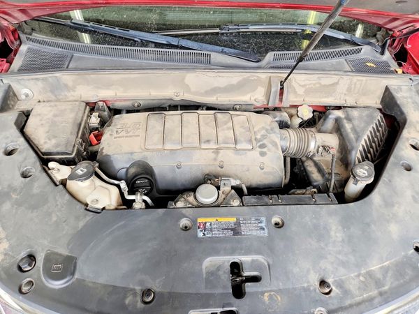 2014 CHEVROLET TRAVERSE LTZ — Engine bay